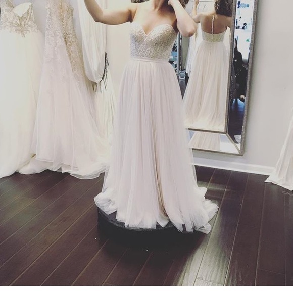 Beautiful unworn Martina Liana wedding dress - Picture 8 of 8